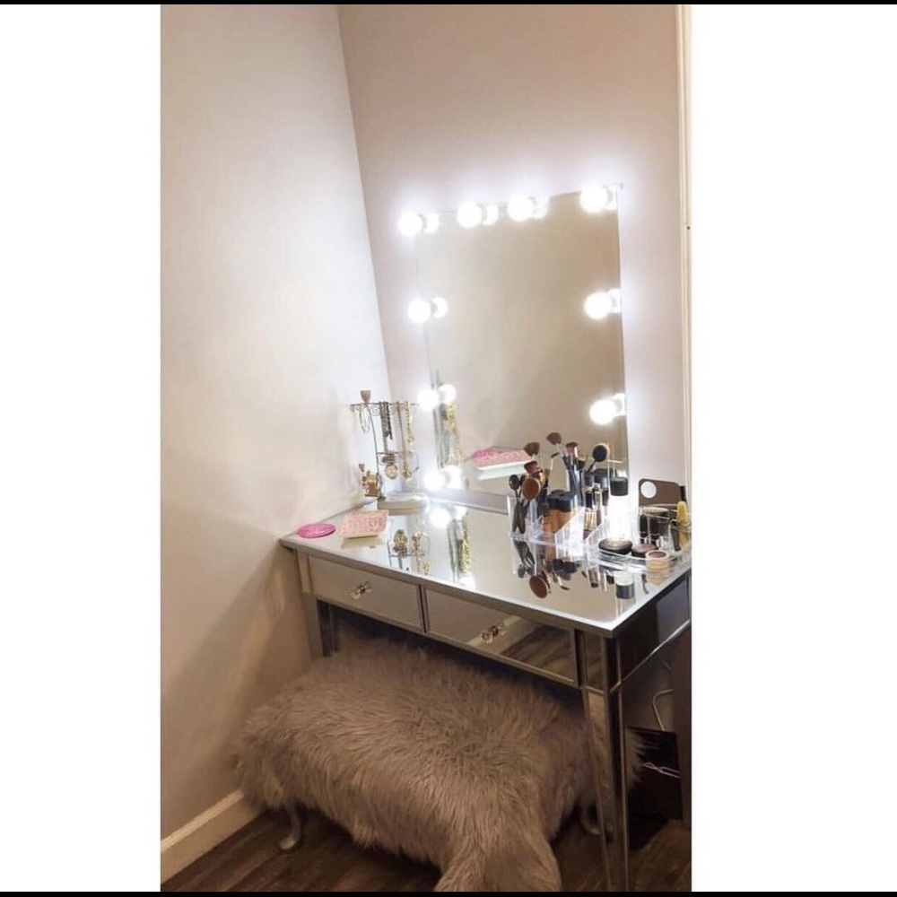 Vanity mirror